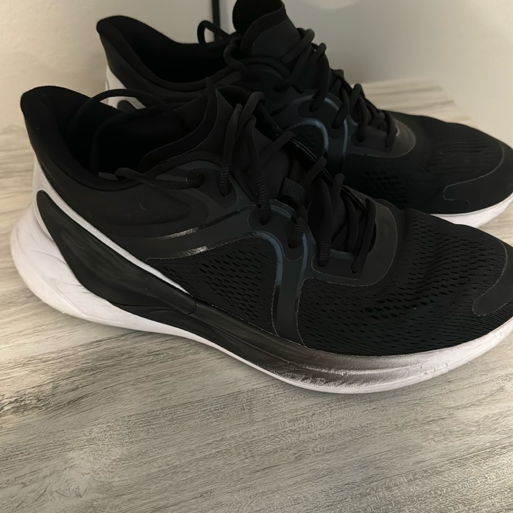 Lululemon women’s sneakers size 8